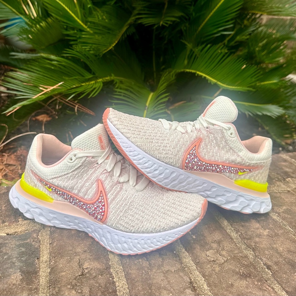 Custom Nike React detailed w/ Swarovski crystals Women's Sz 8.5 - Picture 8 of 12